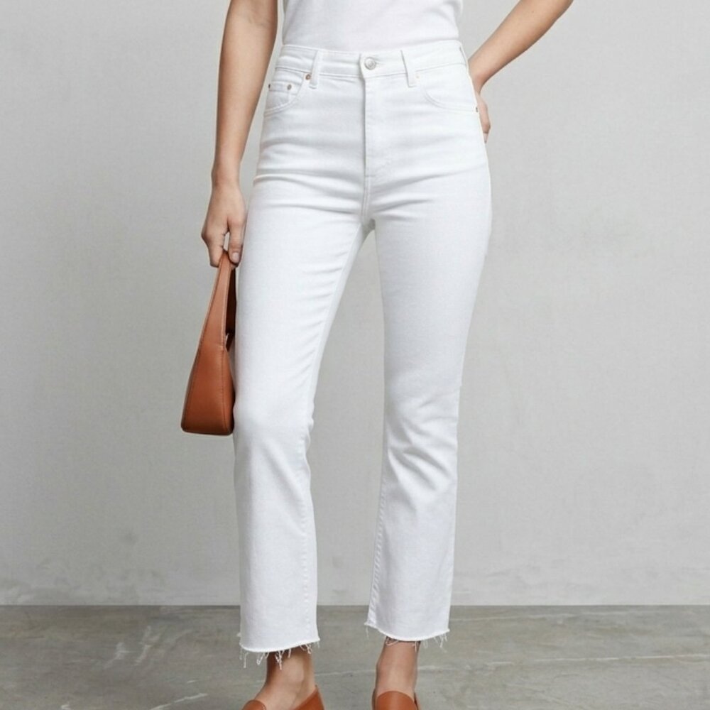 Zara High Waisted Kick Jeans Size 8